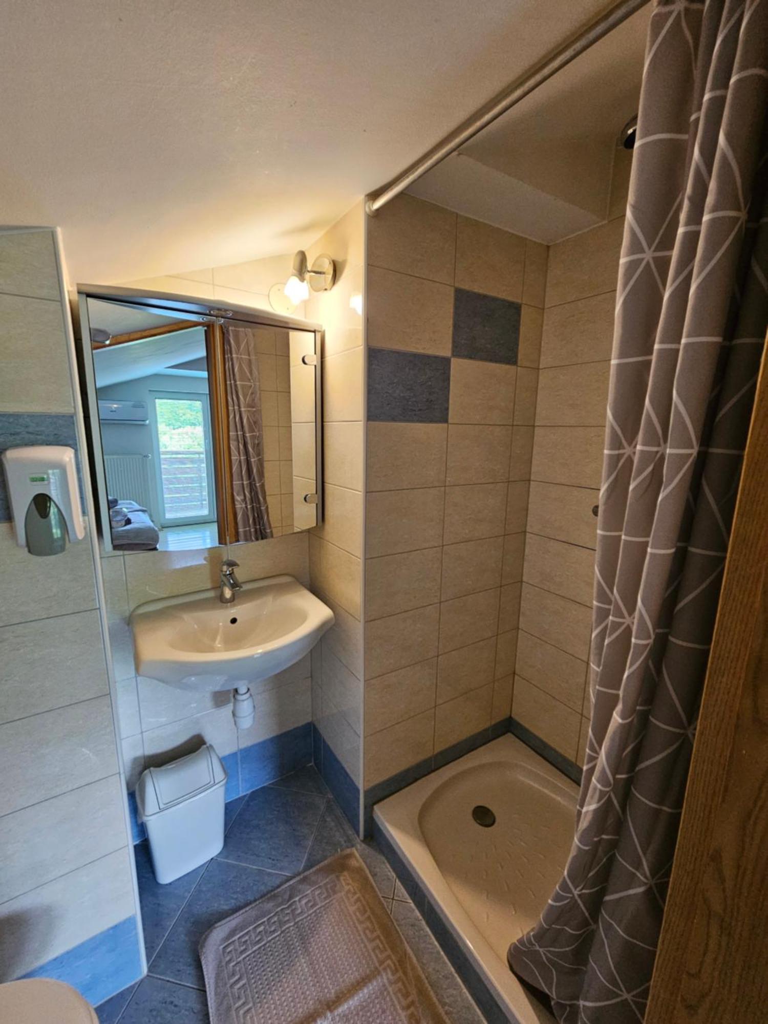 Apartments Domacija Mlaker Podčetrtek Zimmer foto